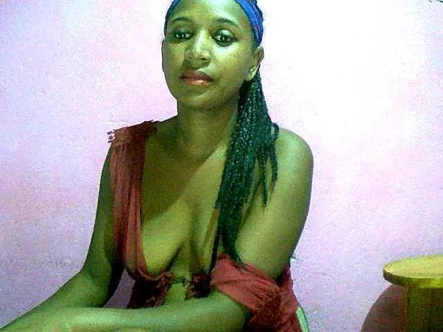 Live sex webcam photo for Chellah01 #290773561
