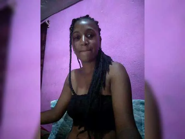 Live sex webcam photo for Chellah01 #290900918