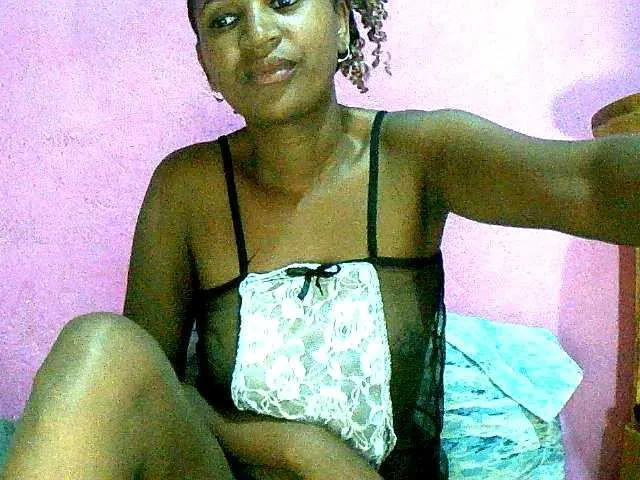 Live sex webcam photo for Chellah01 #290945434