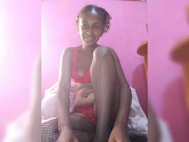 Live sex webcam photo for Chellah01 #290969122