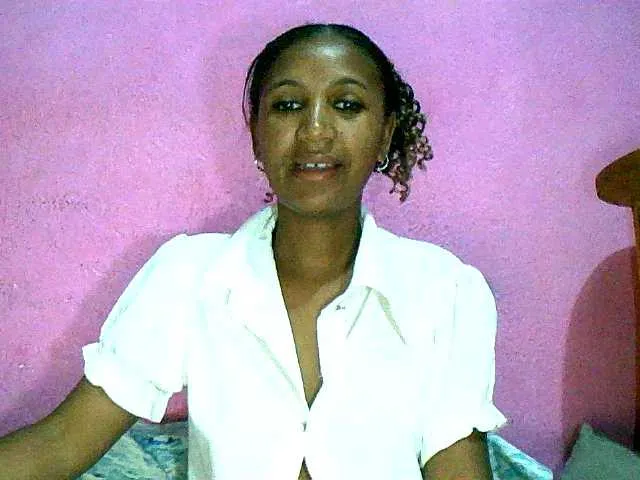Live sex webcam photo for Chellah01 #290972203