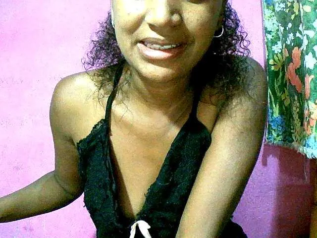 Live sex webcam photo for Chellah01 #291054441