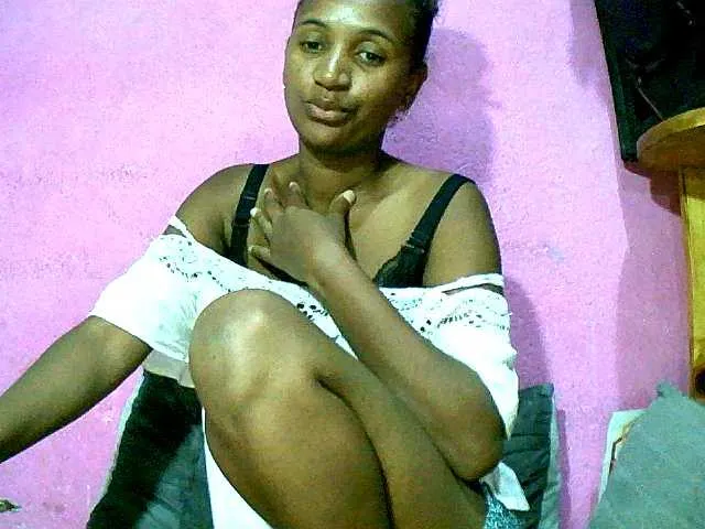 Live sex webcam photo for Chellah01 #291056104