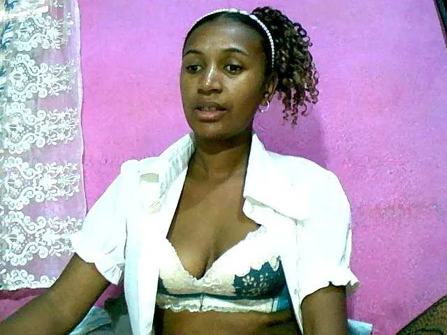 Live sex webcam photo for Chellah01 #291075281