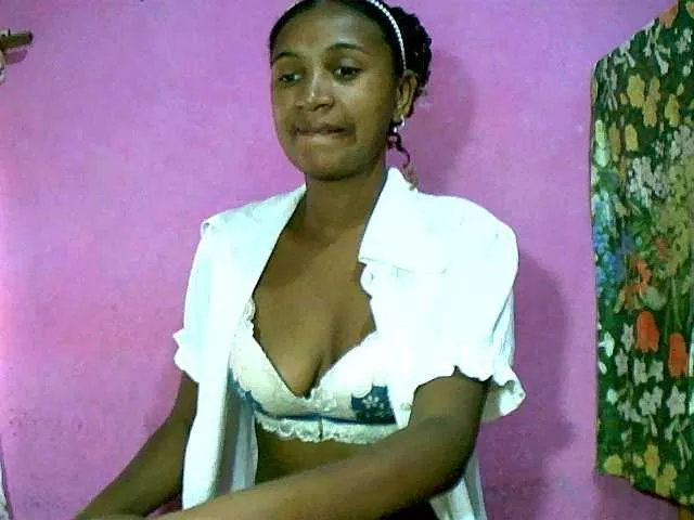 Live sex webcam photo for Chellah01 #291104320