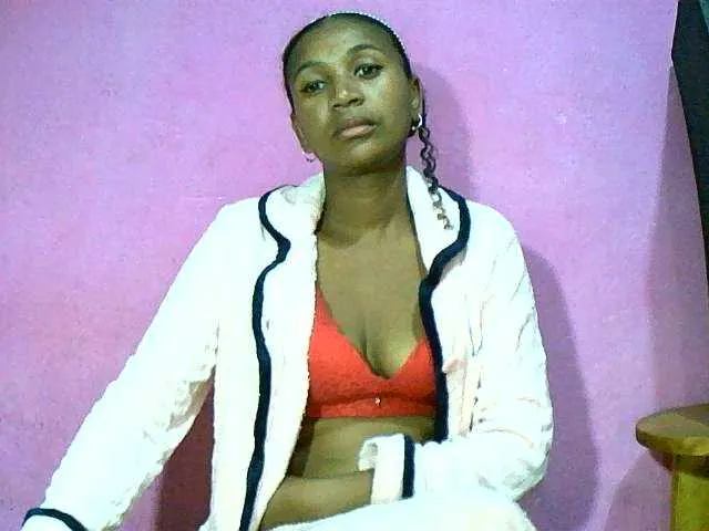Live sex webcam photo for Chellah01 #291174802