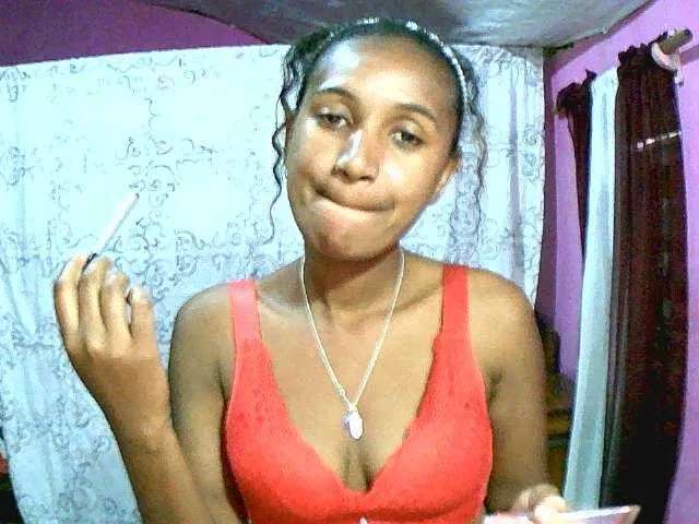 Live sex webcam photo for Chellah01 #291245291