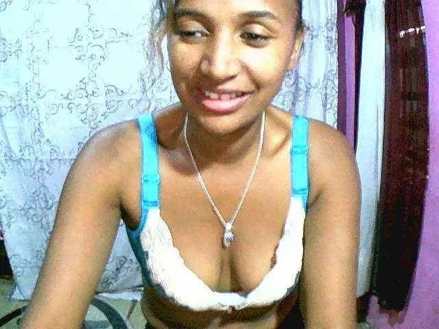 Live sex webcam photo for Chellah01 #291252648