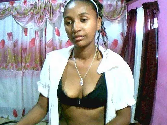 Live sex webcam photo for Chellah01 #291299486