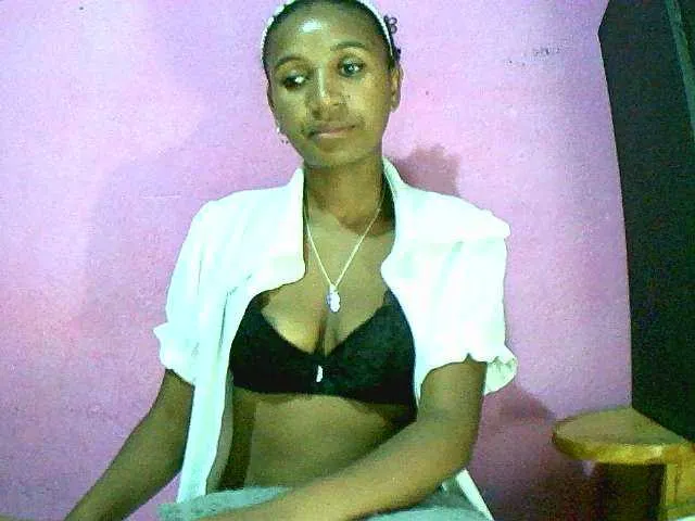 Live sex webcam photo for Chellah01 #291308241