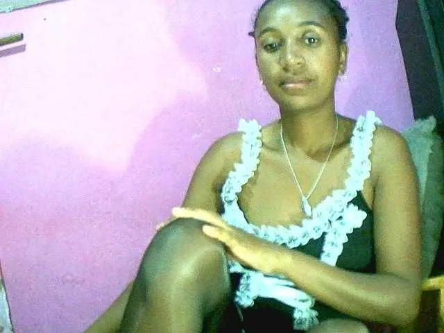Live sex webcam photo for Chellah01 #291366236