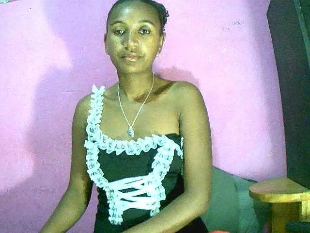 Live sex webcam photo for Chellah01 #291382610