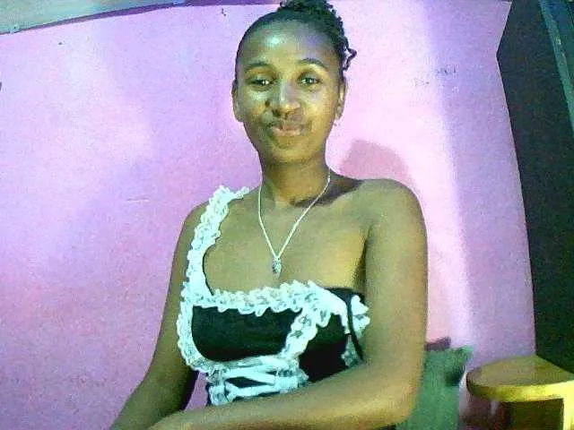 Live sex webcam photo for Chellah01 #291383888