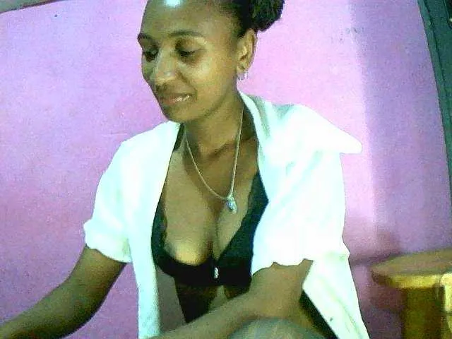 Live sex webcam photo for Chellah01 #291410632