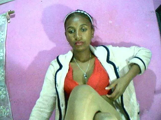 Live sex webcam photo for Chellah01 #291467464