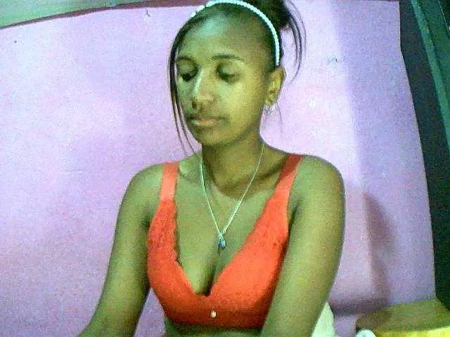 Live sex webcam photo for Chellah01 #291534674