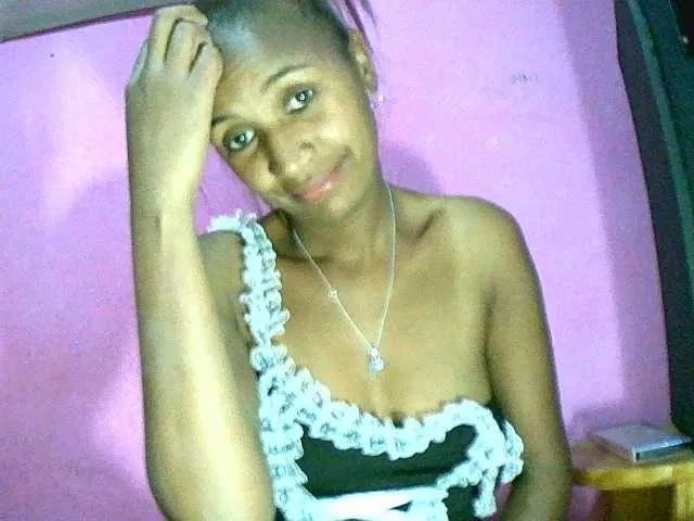 Live sex webcam photo for Chellah01 #291541765