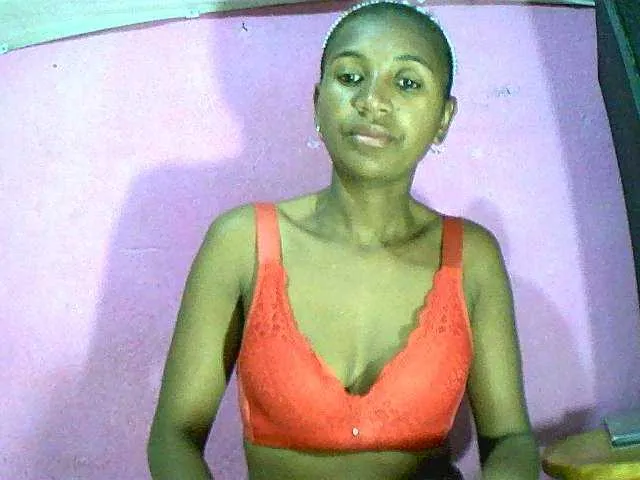 Live sex webcam photo for Chellah01 #291586430