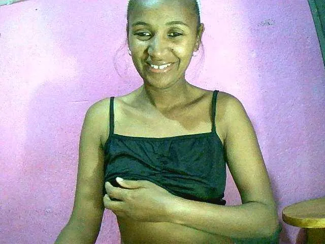 Live sex webcam photo for Chellah01 #291600007