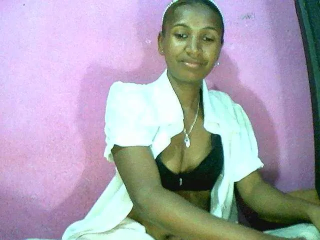 Live sex webcam photo for Chellah01 #291633074