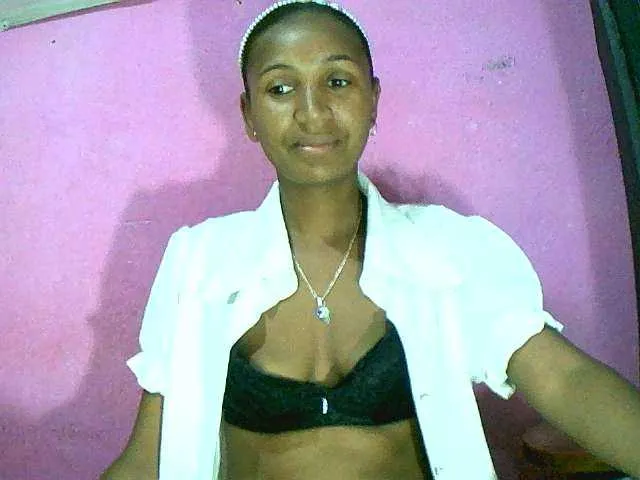 Live sex webcam photo for Chellah01 #291634434