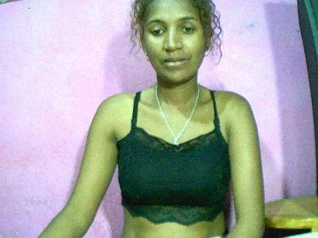 Live sex webcam photo for Chellah01 #291758562