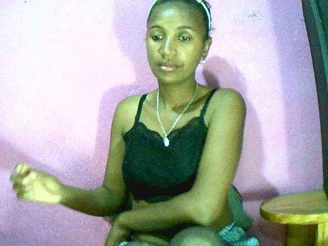 Live sex webcam photo for Chellah01 #291763940