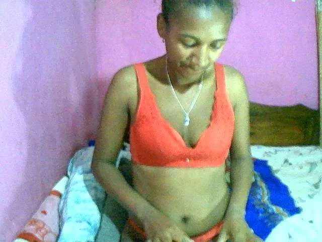 Live sex webcam photo for Chellah01 #291804513
