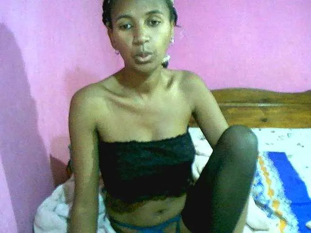 Live sex webcam photo for Chellah01 #291999359