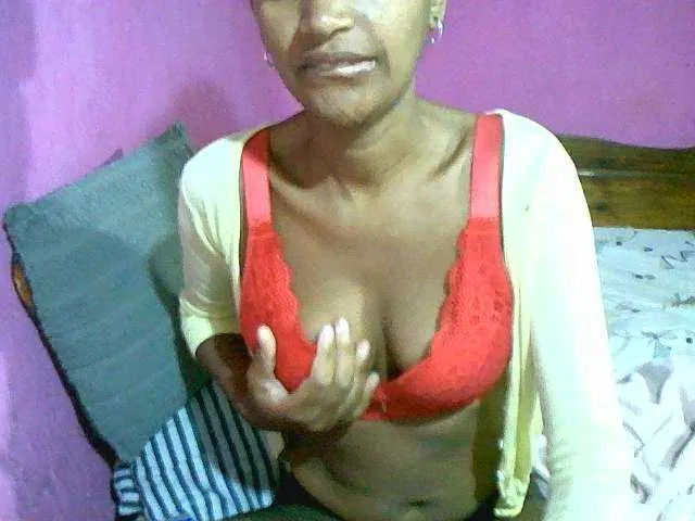 Live sex webcam photo for Chellah01 #292011532
