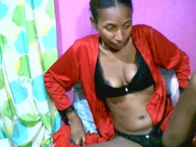 Live sex webcam photo for Chellah01 #292127878