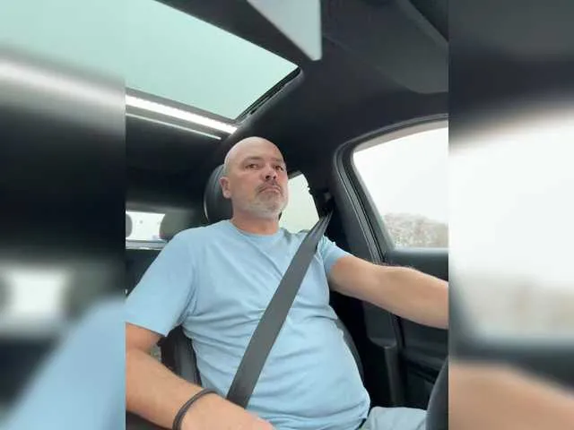 Live sex webcam photo for ChelovekChel #292376488