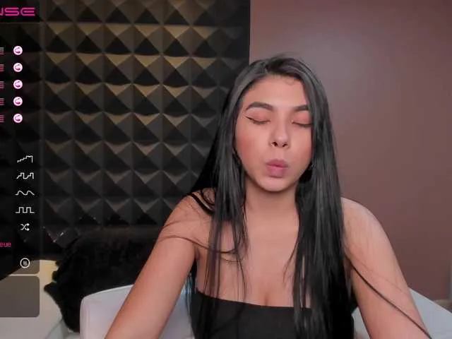 Live sex webcam photo for ChelseaMills #272000377