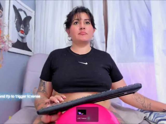 Live sex webcam photo for CherieDevilles #275483955