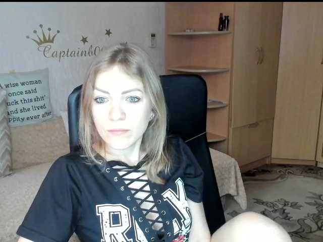 Live sex webcam photo for CherishSia #273445749