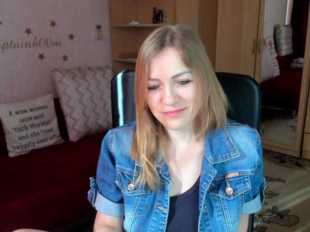 Live sex webcam photo for CherishSia #277474297