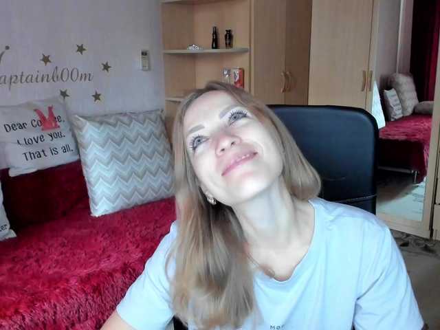 Live sex webcam photo for CherishSia #288404791