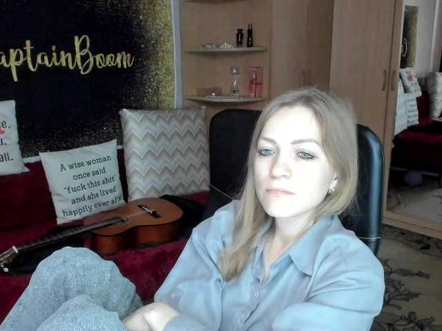 Live sex webcam photo for CherishSia #290165224