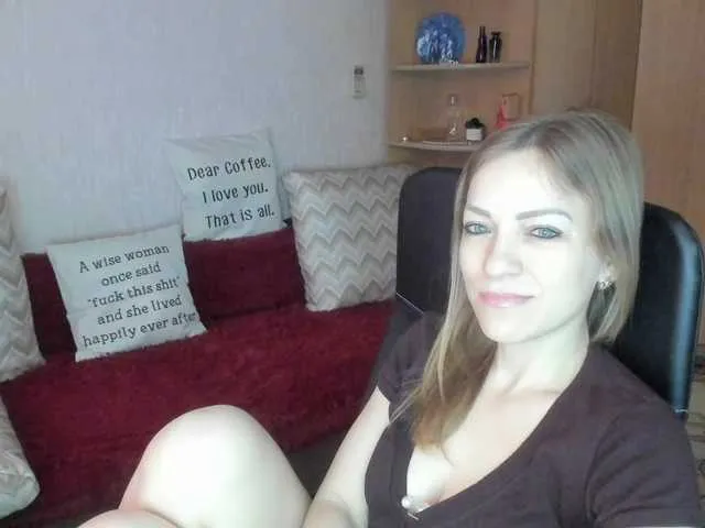 Live sex webcam photo for CherishSia #292702700