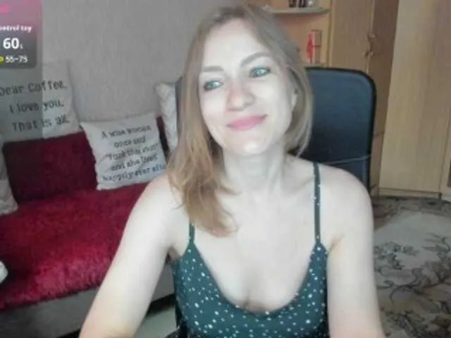 Live sex webcam photo for CherishSia #293905306