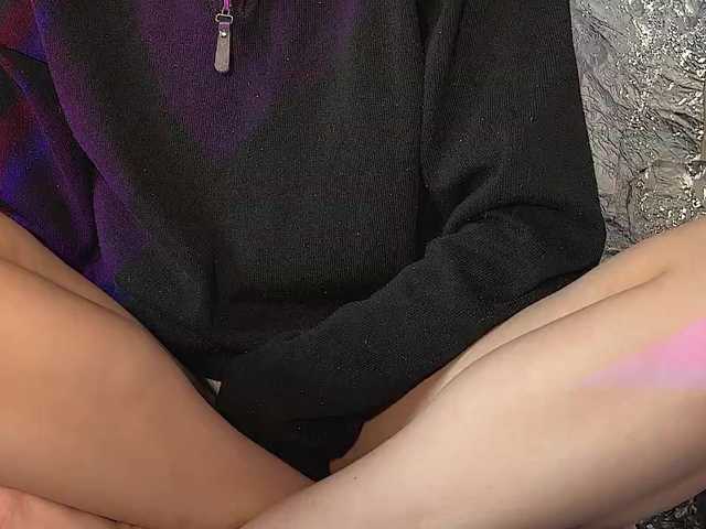 Live sex webcam photo for Cherry-Bomb1 #290914471