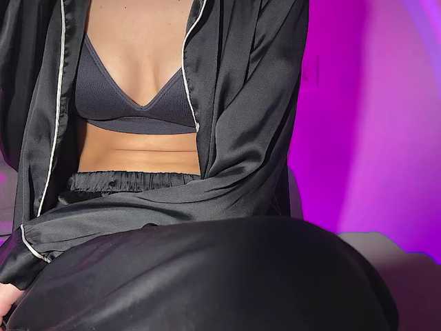 Live sex webcam photo for Cherry-Bomb1 #291010884