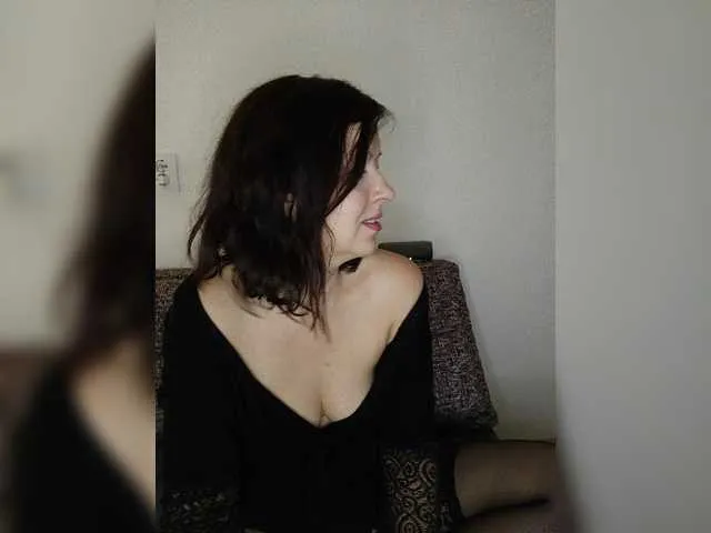 Live sex webcam photo for CherryMilfa #276075213