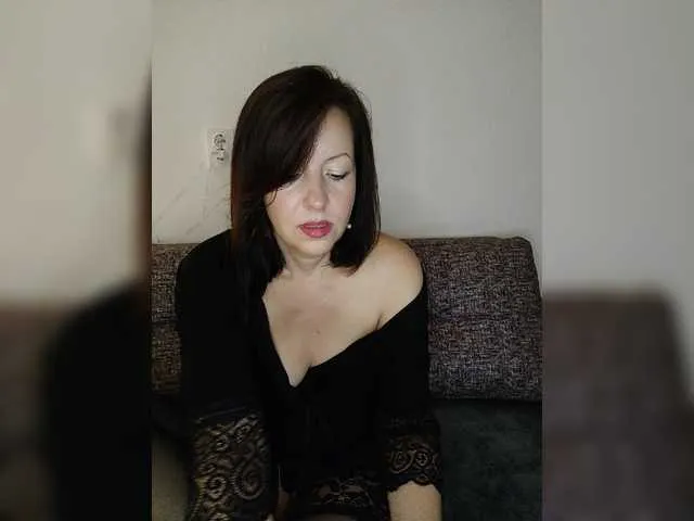Live sex webcam photo for CherryMilfa #276082672