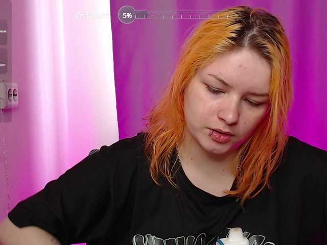 Live sex webcam photo for CherryNight666 #291337687