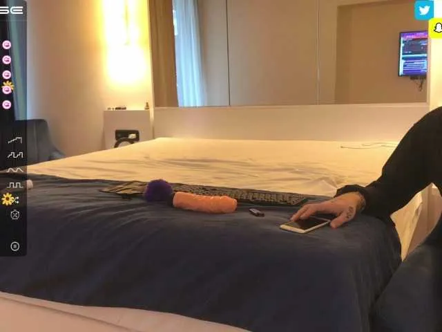 Live sex webcam photo for CherryPepperR #274582629