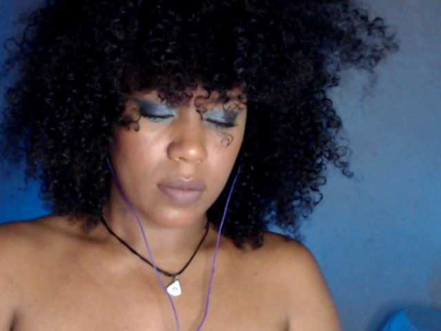 Live sex webcam photo for Cherryu #290369184