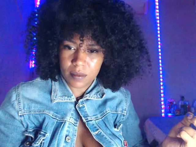 Live sex webcam photo for Cherryu #291170307