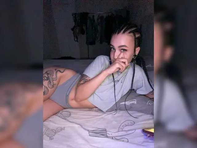 Live sex webcam photo for CheshhhireCat #275701216