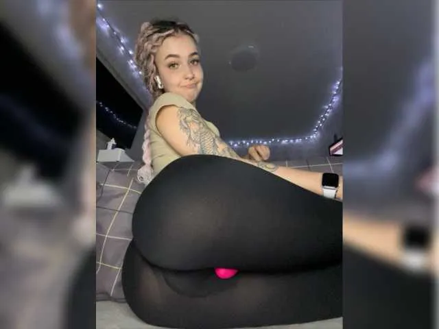 Live sex webcam photo for CheshhhireCat #278078762